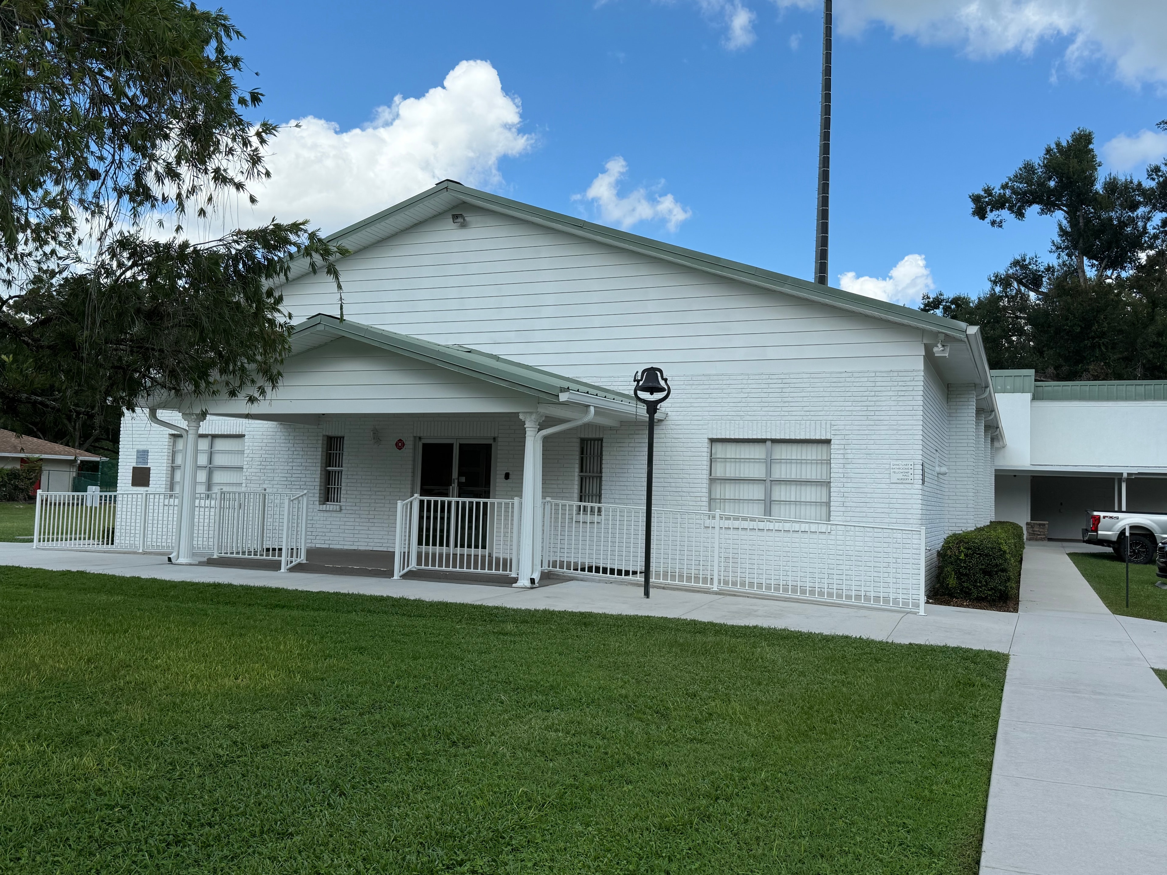 White Maxi rail on commercial building exterior